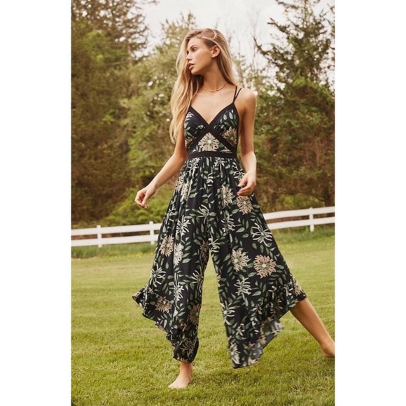 Urban Outfitters Floral Jumpsuit with Leaf Pattern - Picture 3 of 7